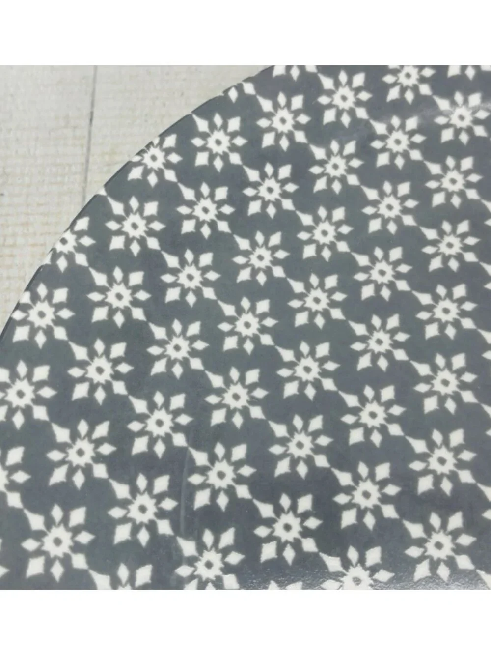 Mainstays FLORAL White Gray Ceramic Round Dishwasher Safe Dinner Plates Set of 4